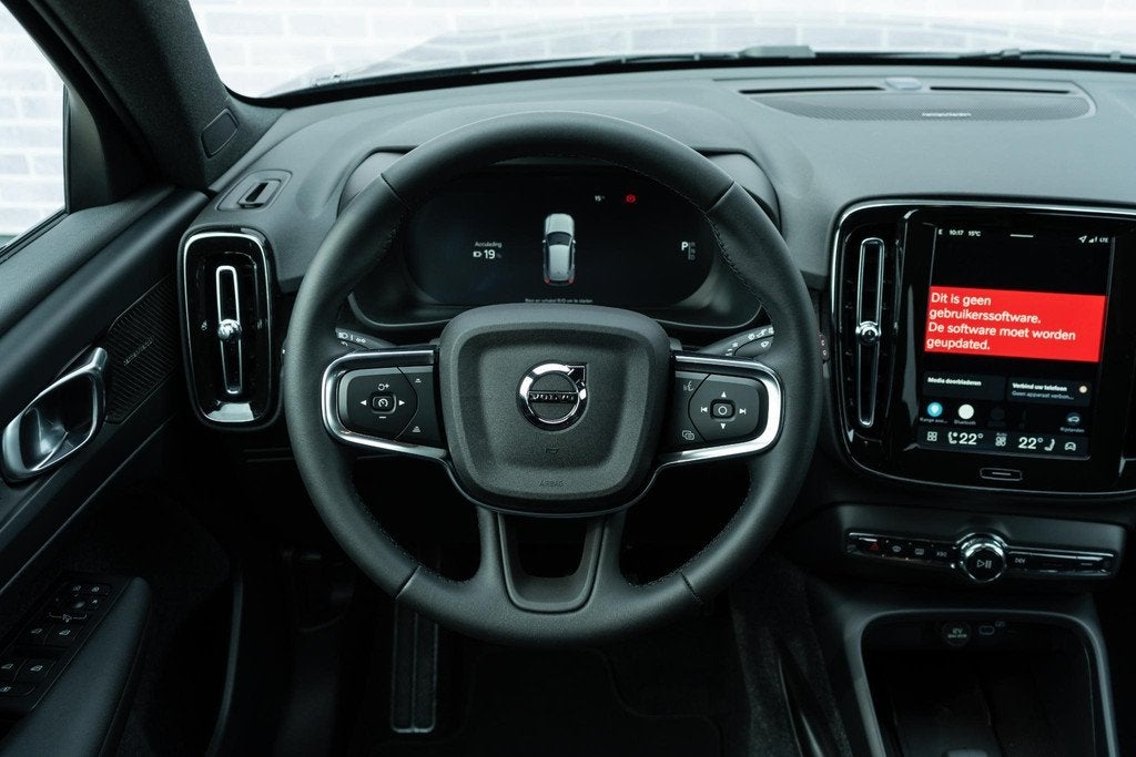 Volvo EX40 Single Motor Ext. Range Plus Bl. Ed Europa 82 kWh, Auto's, Volvo, Automaat, 12 maanden, Zwart, SUV of Terreinwagen