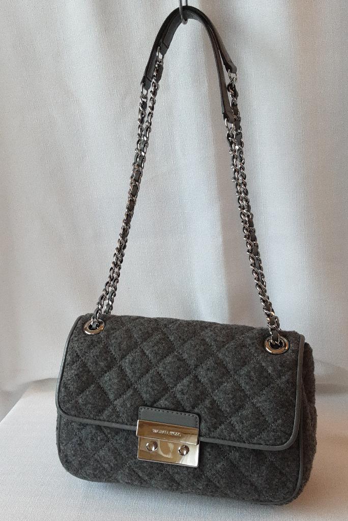Michael Kors crossbody tas., Sieraden, Tassen en Uiterlijk, Tassen | Damestassen, Ophalen of Verzenden, Zo goed als nieuw, Grijs