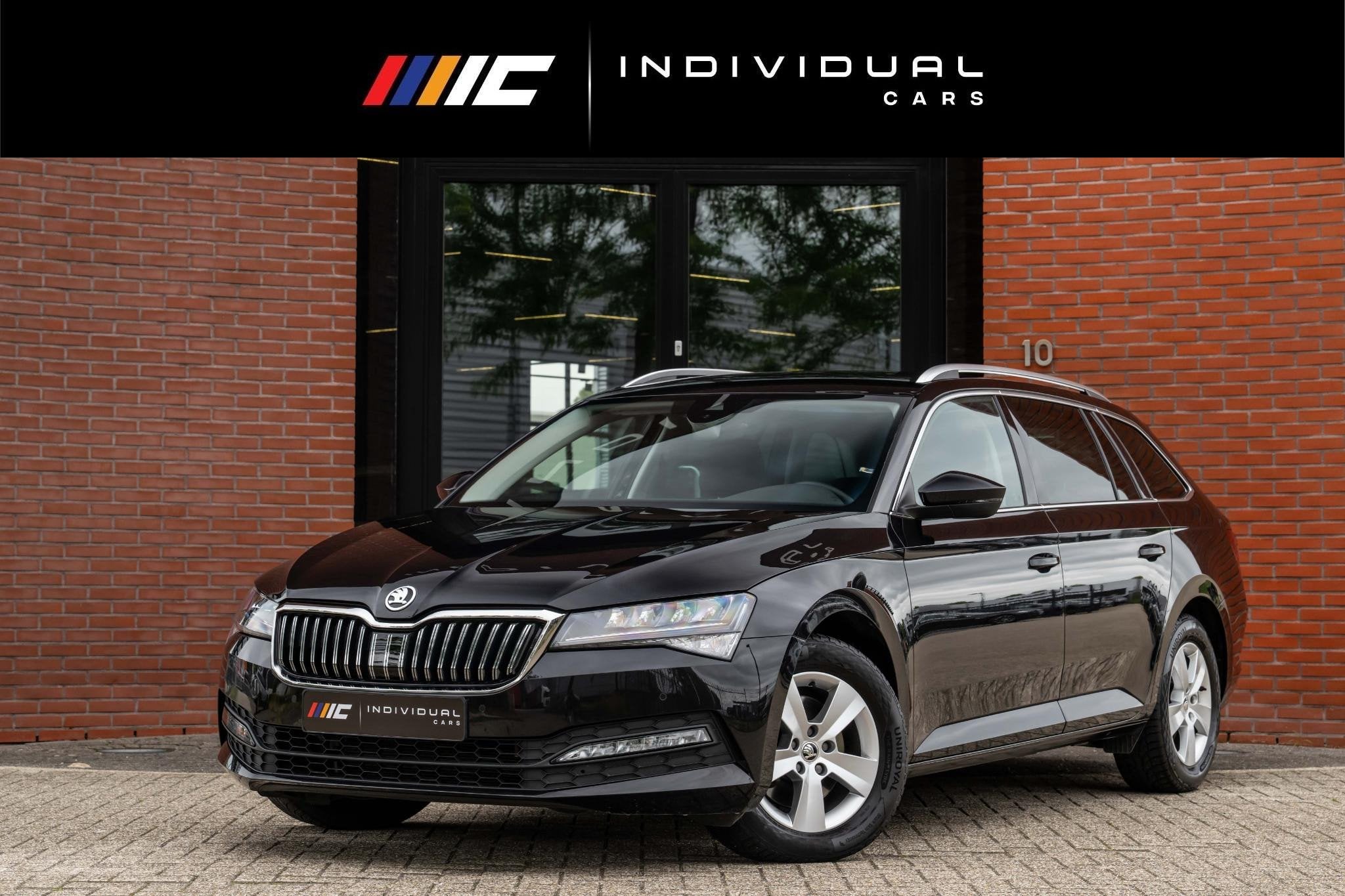 Skoda Superb Combi 1.5 TSI ACT Business Edition Trekhaak Ori, Stof, 4 cilinders, 150 pk, Zwart