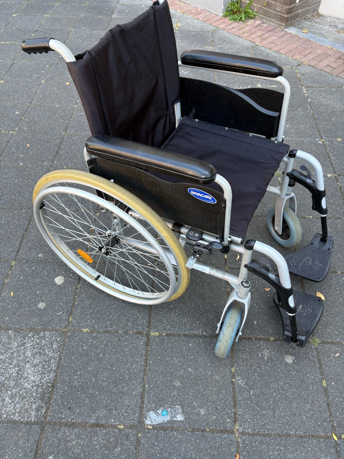 Invacare  XL 49cm breed demonteerbaar met luchloze banden, Ophalen, Duwrolstoel