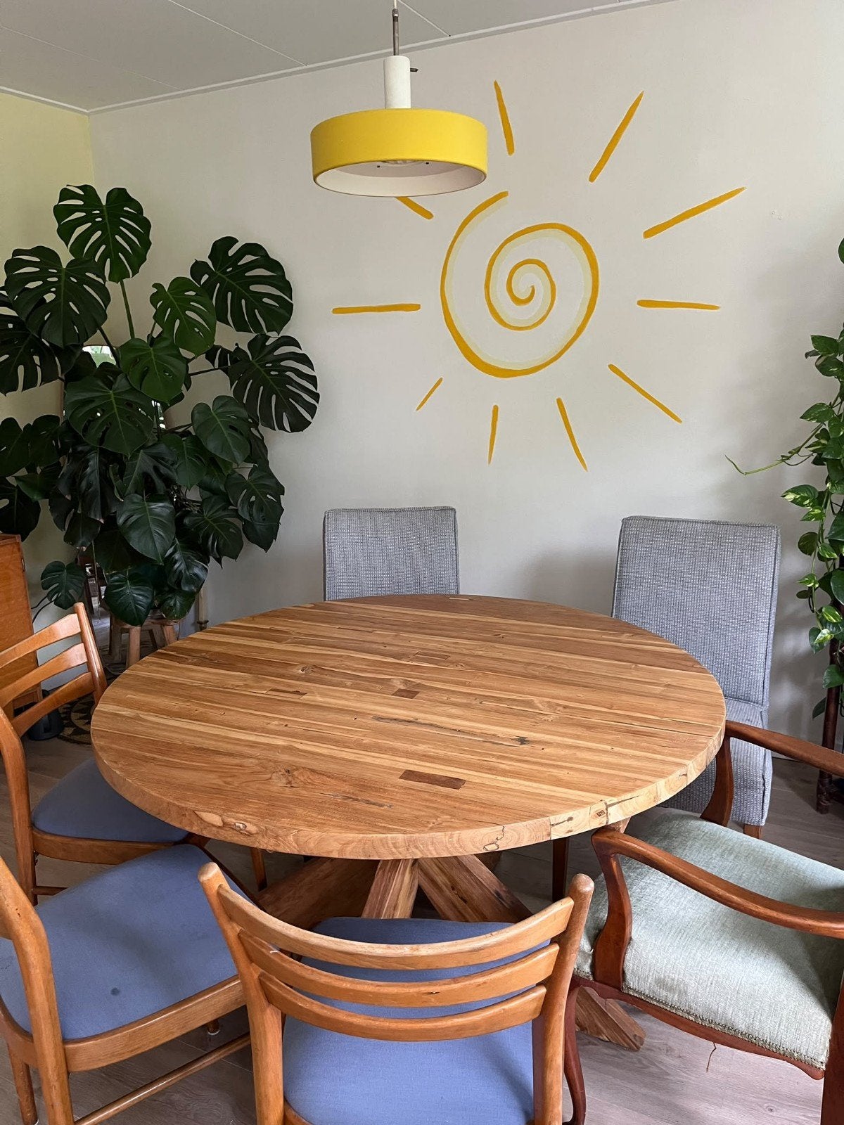 Ronde, massief eiken houten eettafel, Ophalen, Gebruikt, 4 tot 6 stoelen