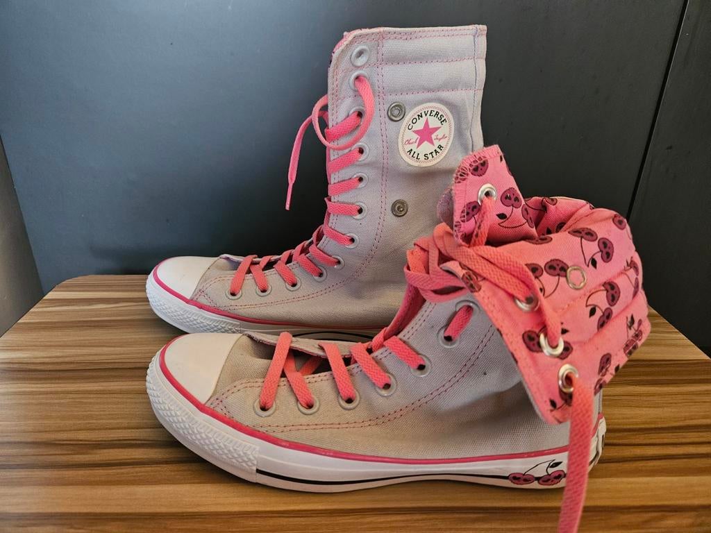 Converse All Star Cherry Edition, Ophalen of Verzenden, Zo goed als nieuw, Roze, Sneakers of Gympen