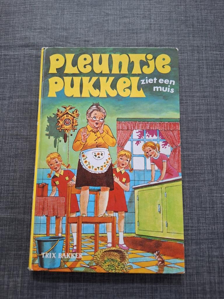 Pleuntje Pukkel ziet een muis - Trix Bakker uit 1978 Vintage, Gelezen, Fictie algemeen, Trix Bakker, Ophalen of Verzenden