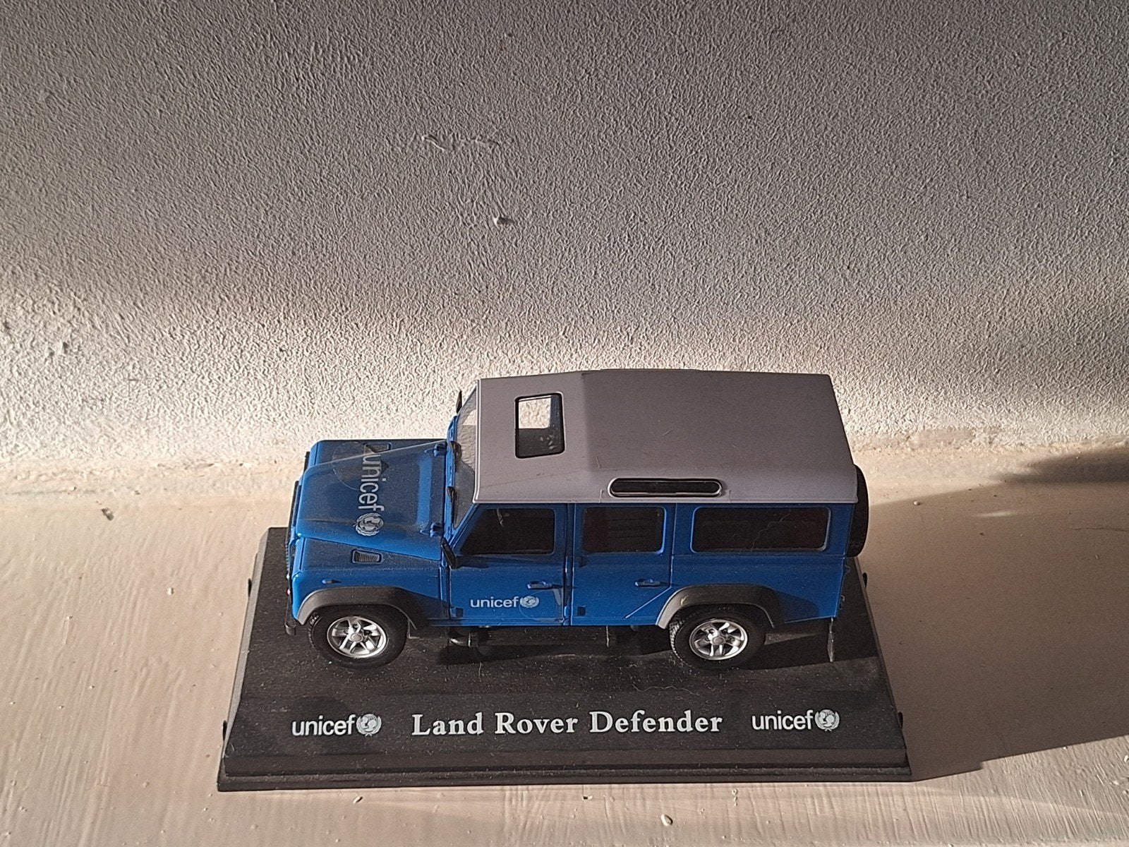 unicef land rover defender modelauto, Ophalen of Verzenden