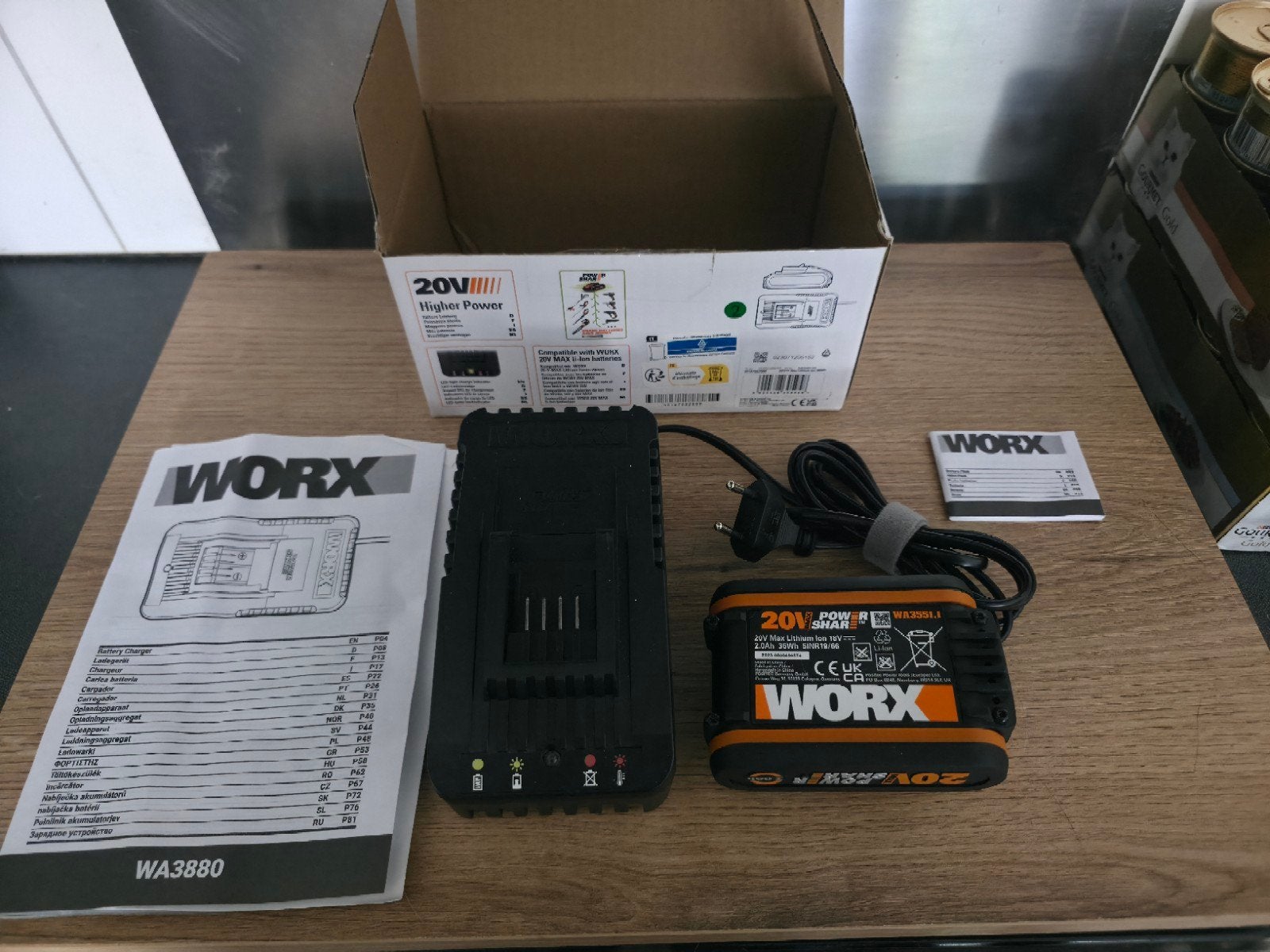 WORX PowerShare 20V Accu 2.0Ah WA3551.1 + Oplader WA3880, Ophalen of Verzenden, Zo goed als nieuw