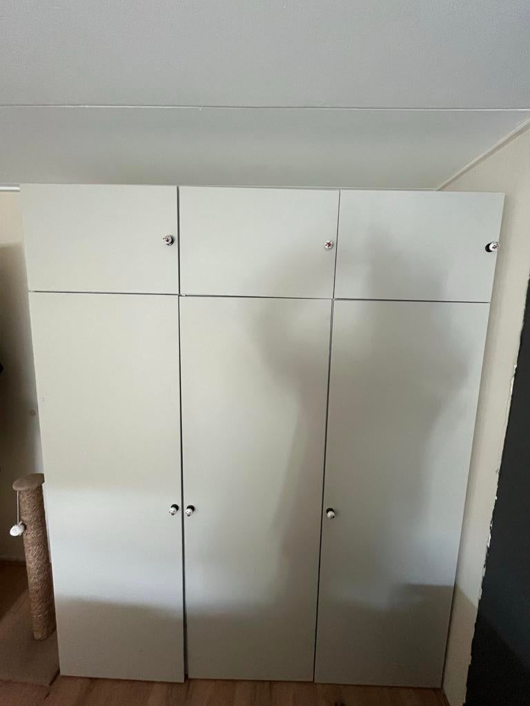 Ruime kledingkast met 6 deuren 180 x 220 x 56, Huis en Inrichting, Kasten | Kledingkasten, Ophalen, Overige materialen, Gebruikt