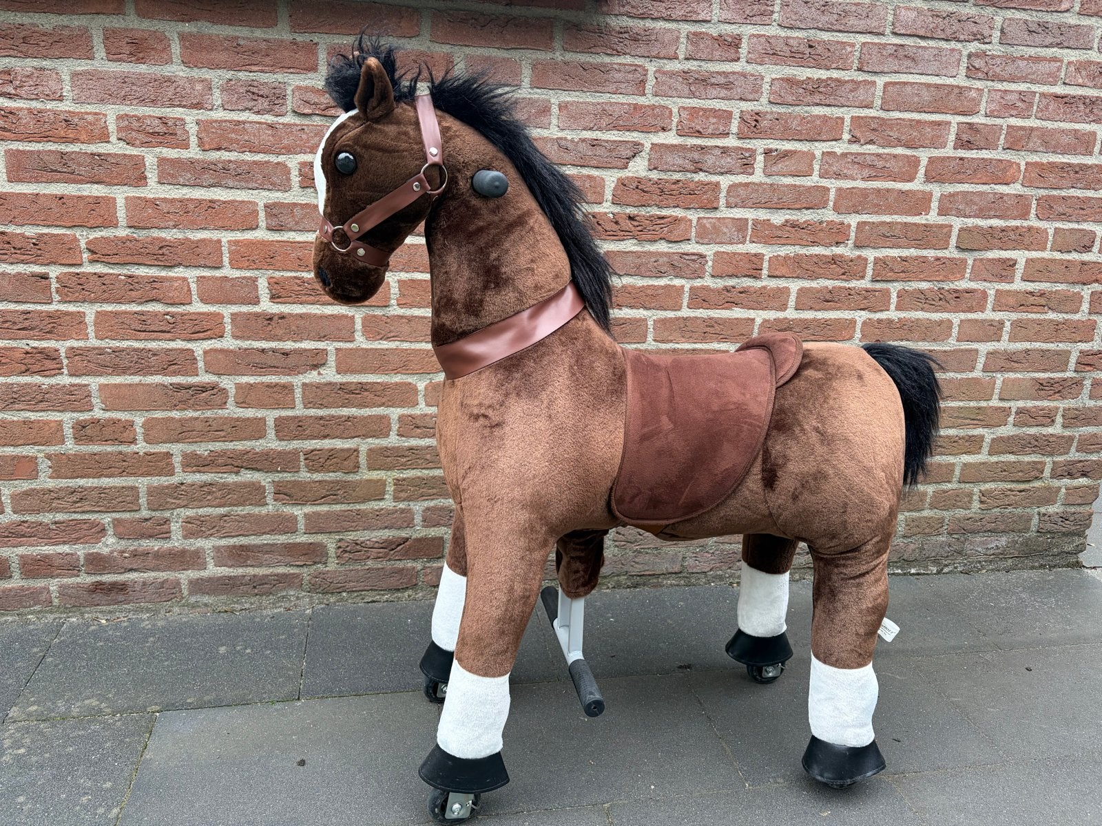 Kijana Rijpaard Chocoladebruin met Inline Skate Wielen, Ophalen, Zo goed als nieuw, Jongen of Meisje