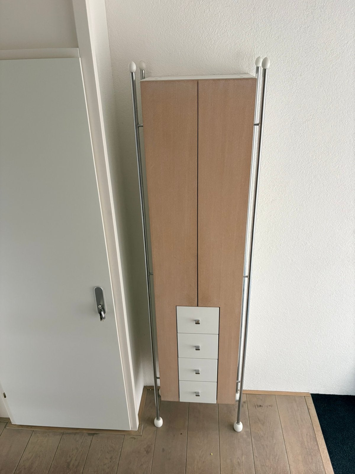 Interstar kast Assenaar., Ophalen, Eikenhout, Zo goed als nieuw, Minder dan 150 cm
