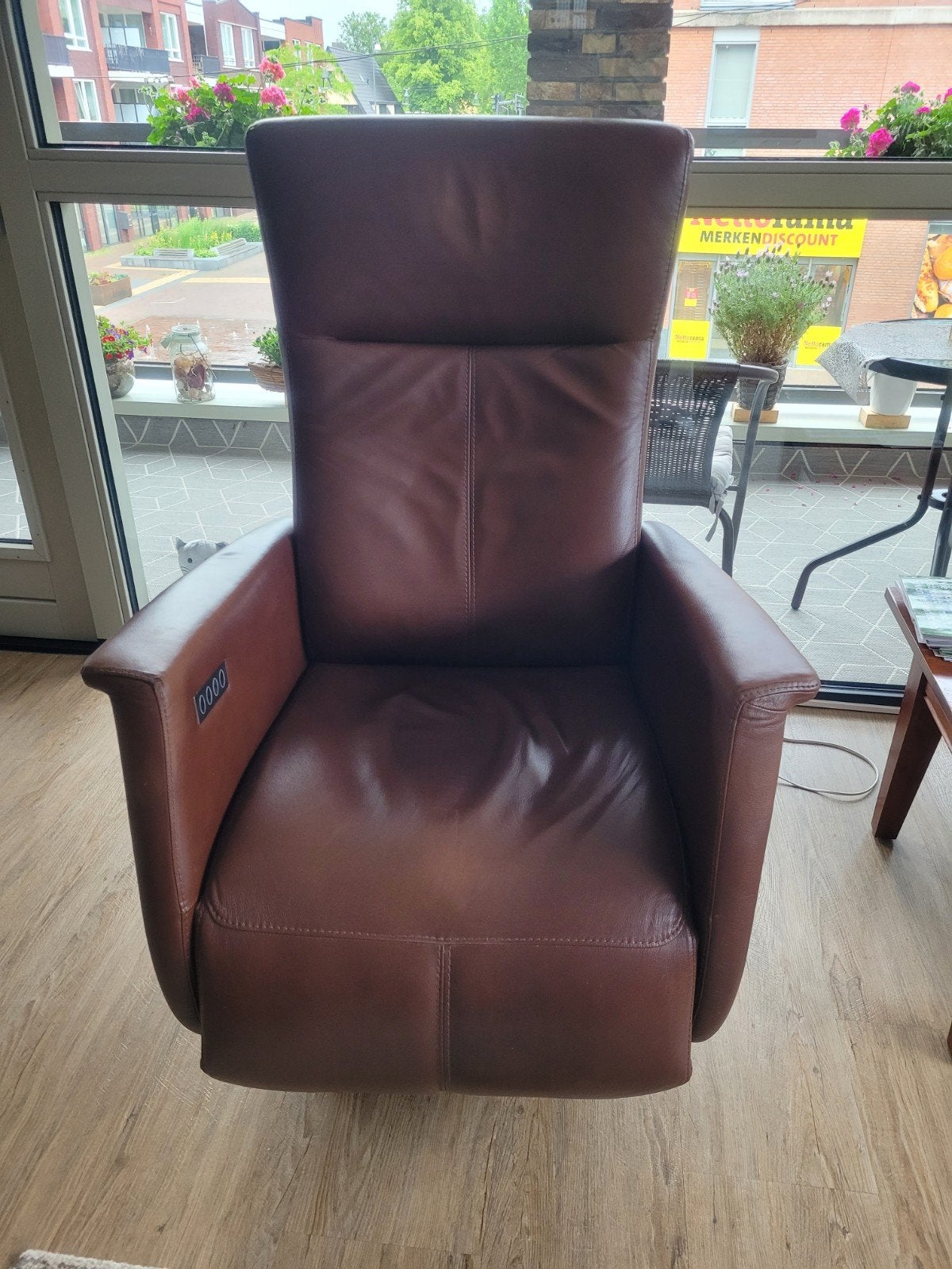 Leren sta-op stoel van Prominent, Ophalen, Gebruikt, Bruin, Modern, Comfort