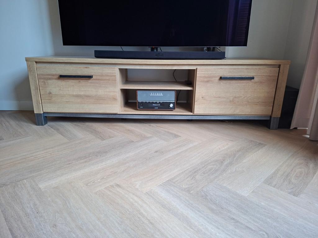 Modern TV-meubel met opbergruimte - Zo goed als nieuw, Modern, Industrieel, 150 tot 200 cm, Zo goed als nieuw, Minder dan 100 cm
