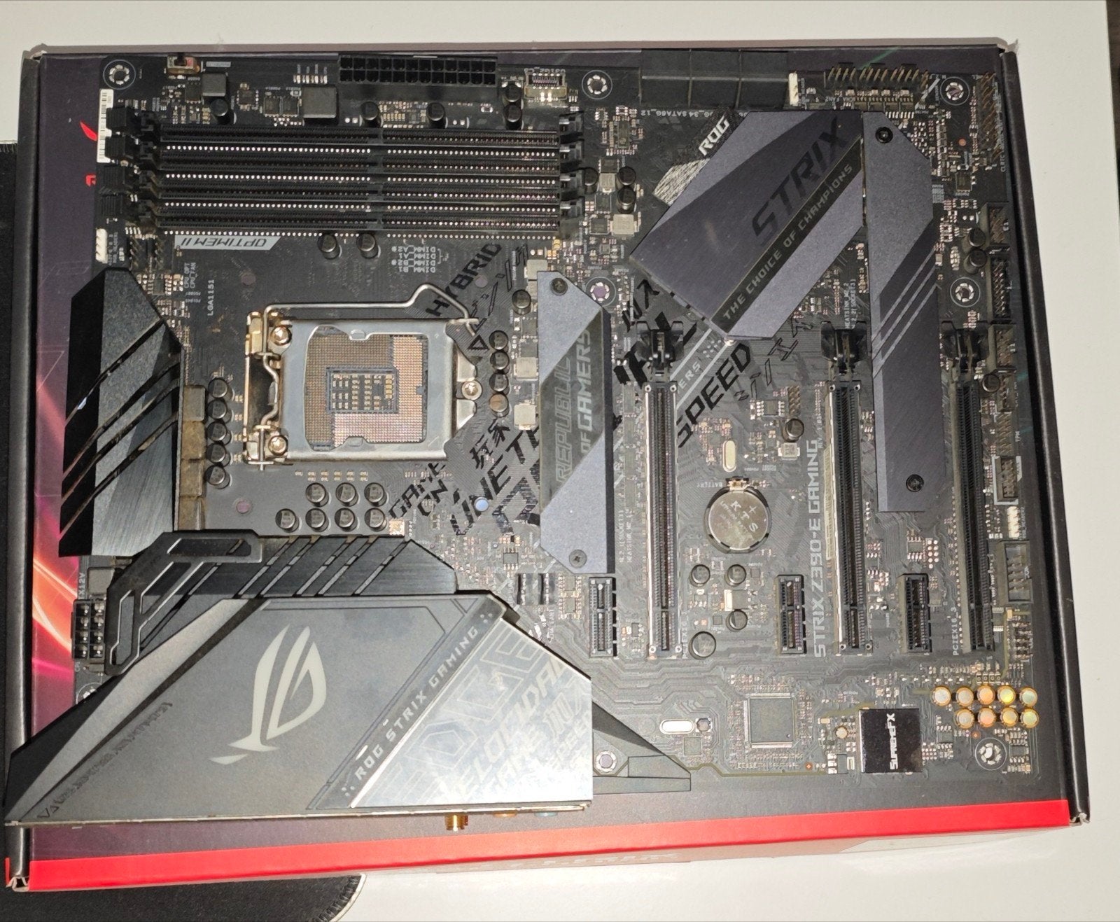 ASUS ROG Strix Z390-E Gaming – Compleet in doos, Gebruikt, LGA 1151, DDR4, Ophalen of Verzenden