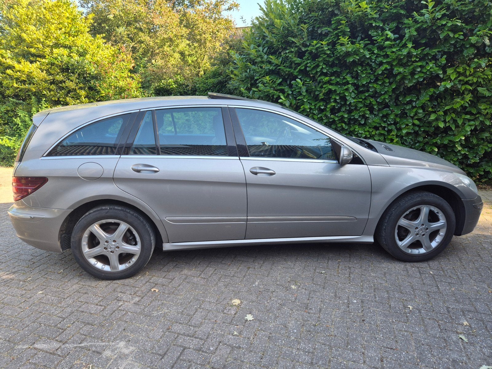 Mercedes-Benz R-Klasse 3.5 R350 4-matic 2007 met recente apk, Auto's, Mercedes-Benz, Automaat, R-Klasse, Zwart, 138 €/maand