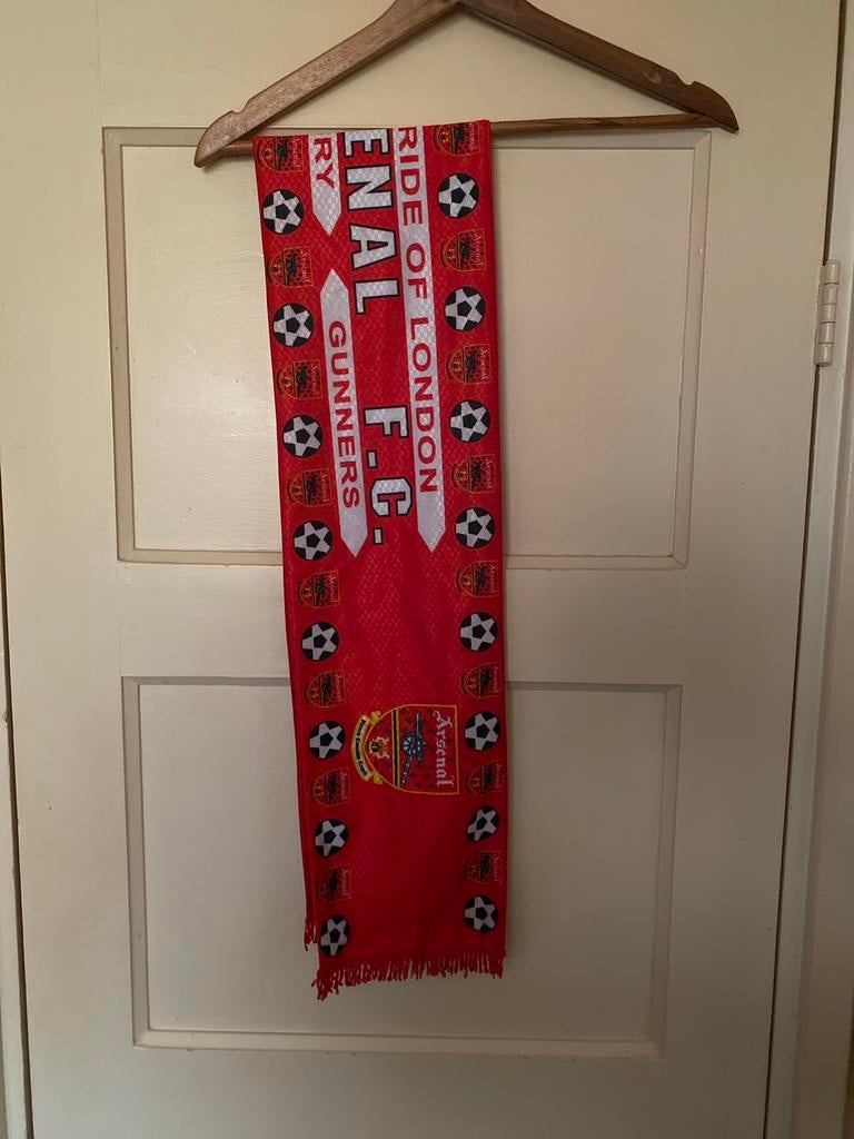 Arsenal FC Sjaal - The Pride of London - Voetbal Verzamelaar, Verzamelen, Ophalen of Verzenden, Gebruikt, Buitenlandse clubs, Vaantje of Sjaal