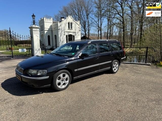 Volvo V70 2.4 Edition II 170pk, Thaak, All Season bnd,nw APK, Auto's, Voorwielaandrijving, Zwart, Leder en Stof, Zwart