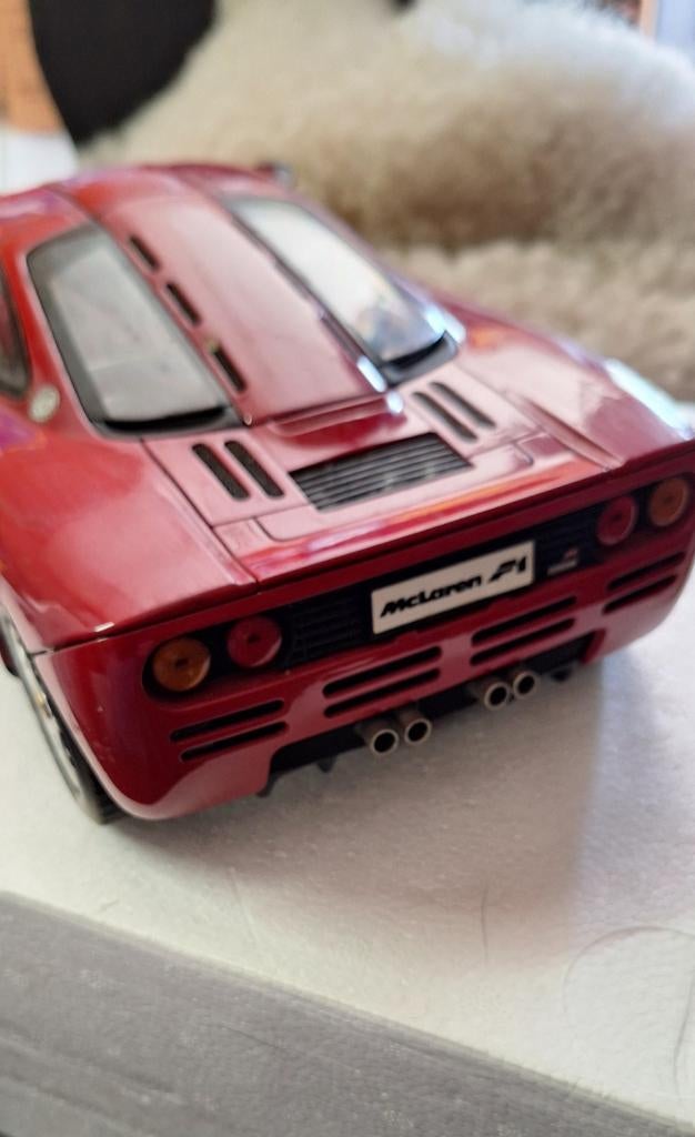 McLaren F1 Roadcar rood 1993 Minichamps 1:12, Auto, Ophalen of Verzenden, Zo goed als nieuw, 1:9 t/m 1:12