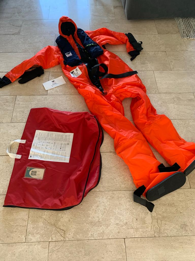 Immersion Suit / Overlevingspak met Reddingsvest, Ophalen, Zo goed als nieuw