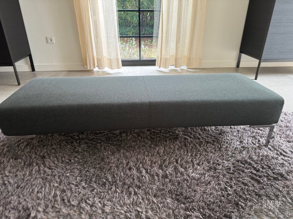 B&B Italia Charles design poef / bankje – antraciet – 151 cm, Huis en Inrichting, Ophalen, Gebruikt, Eenpersoons, Minder dan 75 cm