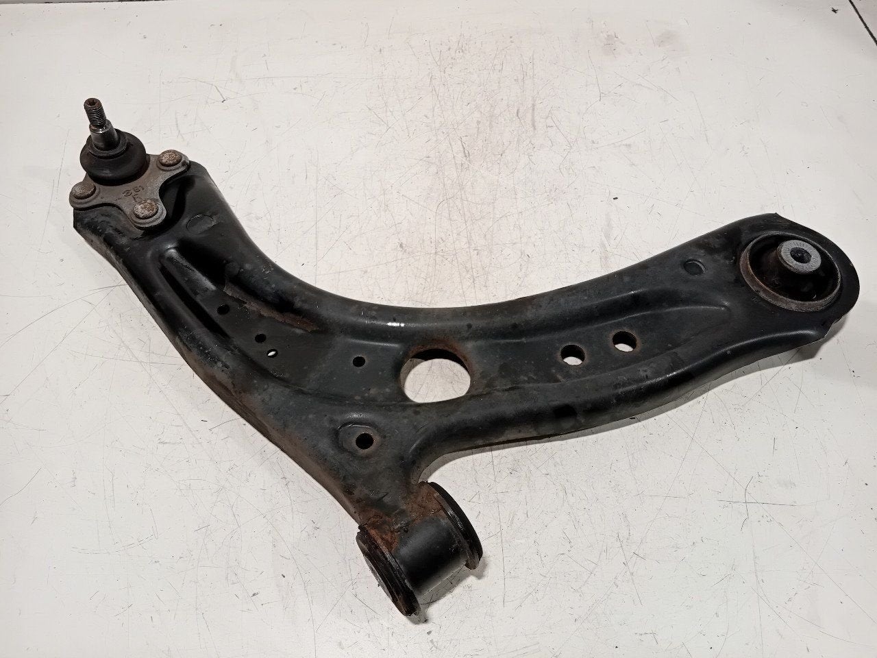 Draagarm rechts voor Volkswagen Golf, Onderdelen@venauto.nl, Van der Ven Autorecycling B.V., Gebruikt, Ettenseweg 76, 4706 PB Roosendaal, The Netherlands