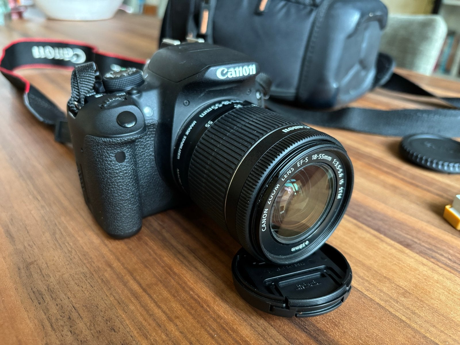 Canon EOS 700D Spiegelreflexcamera met 18-55mm lens, Spiegelreflex, Canon, Zo goed als nieuw, Accu