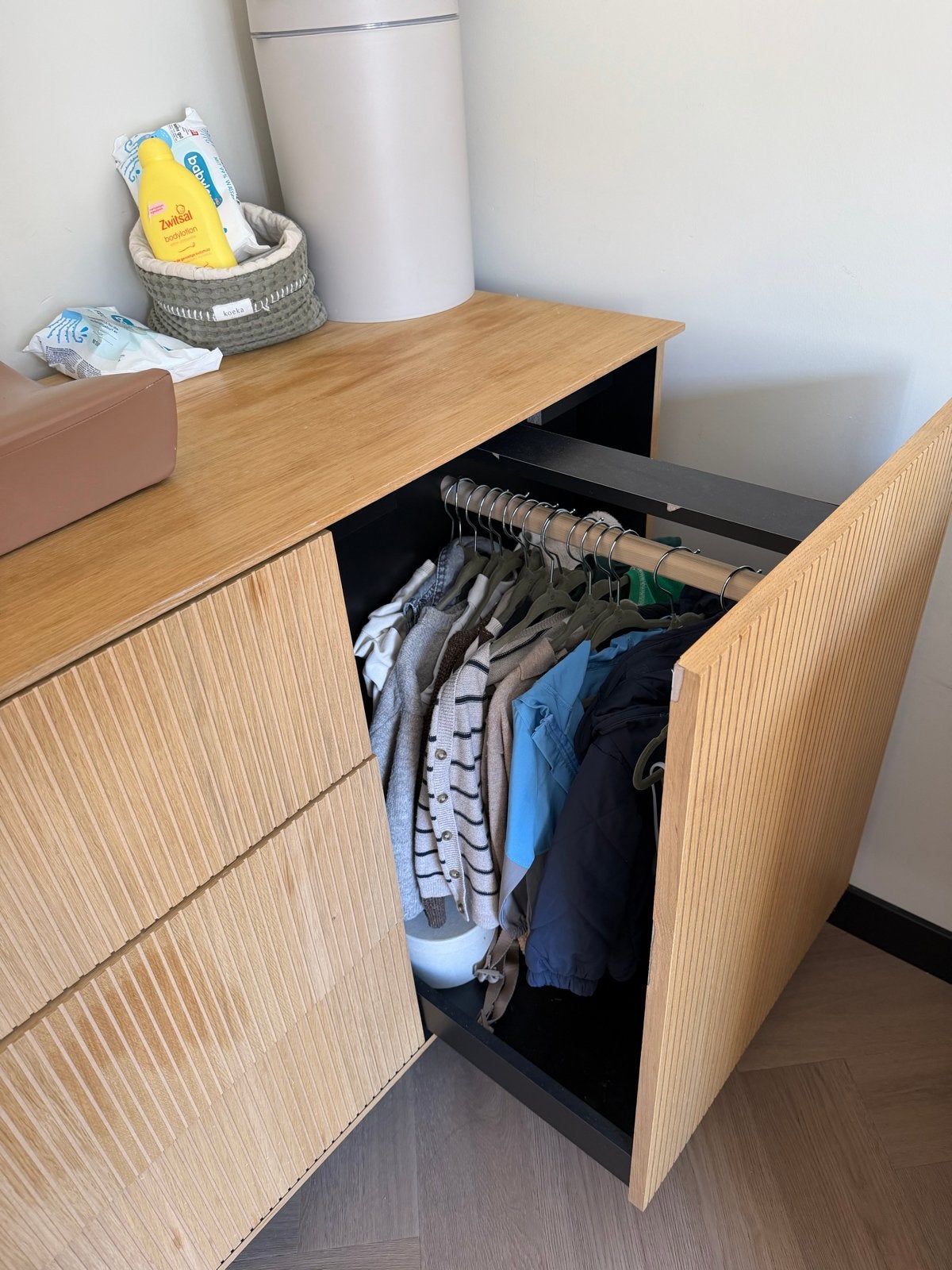 Stijlvolle Commode/Kast met Lades en Hangkastje, Ophalen, Gebruikt, 50 tot 70 cm, 100 cm of meer