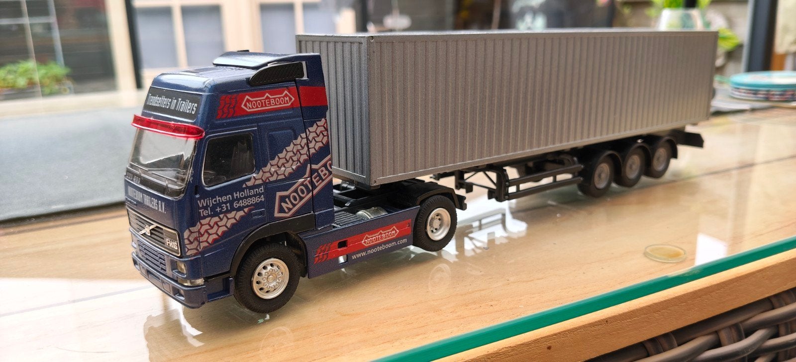 Conrad Volvo Nooteboom met container oplegger, Hobby en Vrije tijd, Ophalen of Verzenden, Gebruikt, Bus of Vrachtwagen, Conrad