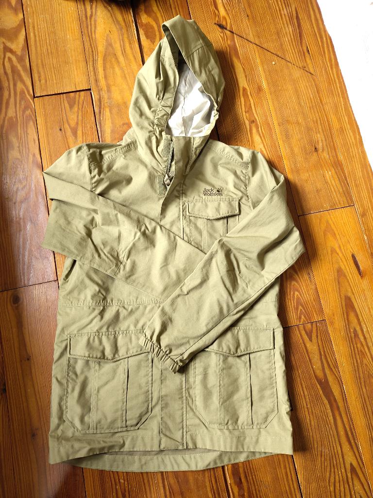 Mooie outdoorjas Jack Wolfskin maat 152, Meisje, Jack Wolfskin, Ophalen of Verzenden, Zo goed als nieuw