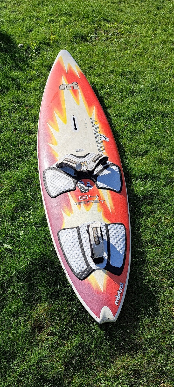 Mistral Beast 84 Windsurfplank, Ophalen, Met voetbanden, Mistral, Gebruikt