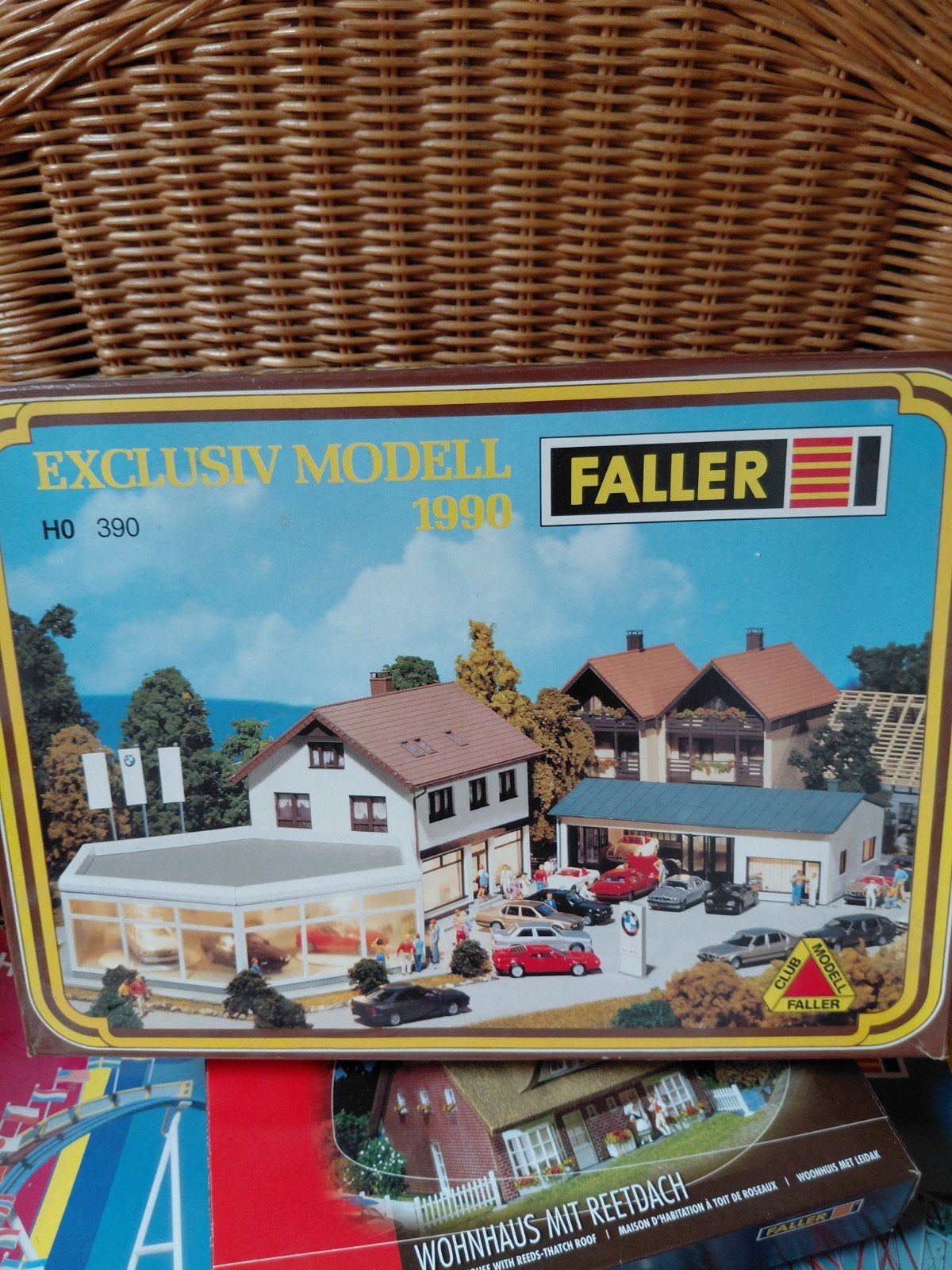 Faller Exclusiv Modell 1990 H0 390 - BMW Autohaus, Hobby en Vrije tijd, Ophalen of Verzenden