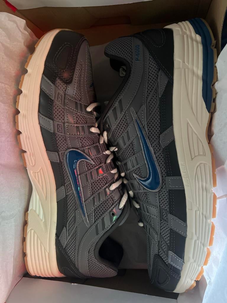 Nike P-6000 - Nieuw in doos, Kleding | Heren, Ophalen of Verzenden, Nieuw, Overige kleuren, Sneakers of Gympen