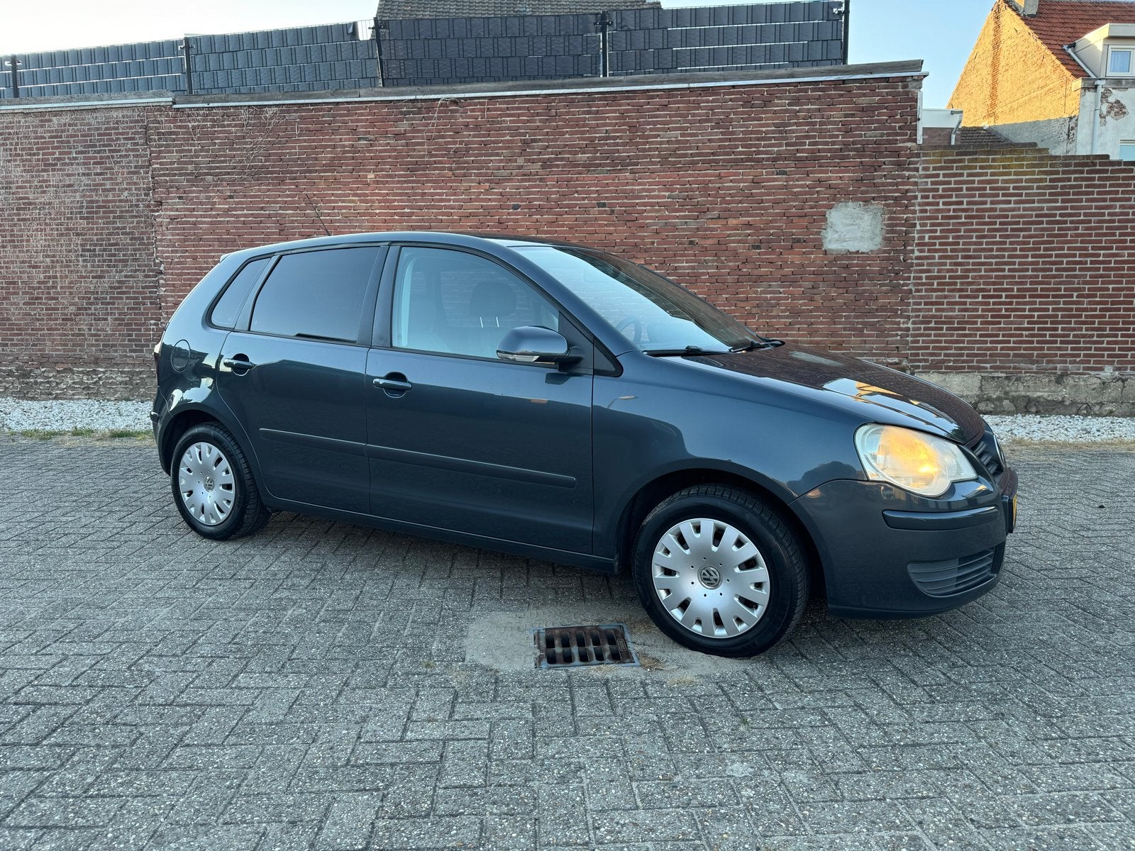 Volkswagen Polo 1.4 16V NIEUWE APK, Auto's, Volkswagen, Voorwielaandrijving, Stof, 40 €/maand, Zwart
