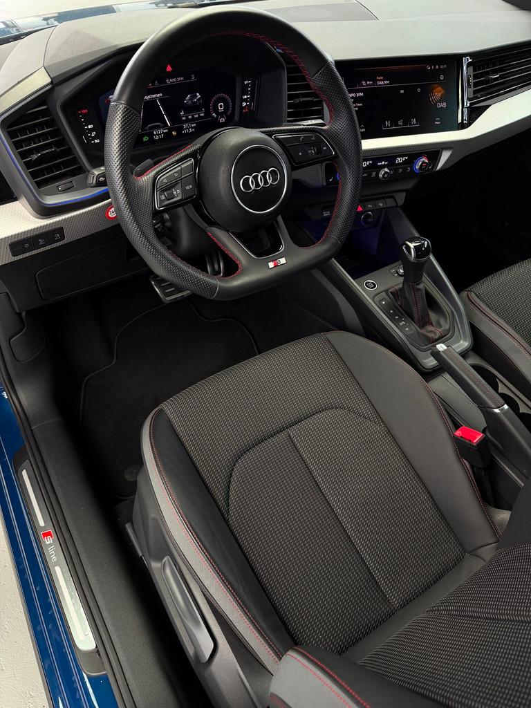 Audi A1 Sportback 40 TFSI 3x S-Line CarPlay 207pk, Zwart, 4 cilinders, Blauw, Leder