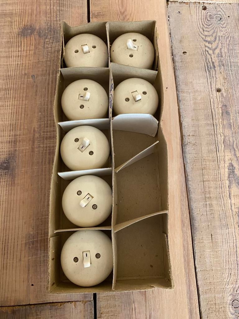 Vintage Gardy Bakelieten Schakelaars (8 stuks), Doe-het-zelf en Verbouw, Elektra en Kabels, Ophalen of Verzenden, Zo goed als nieuw