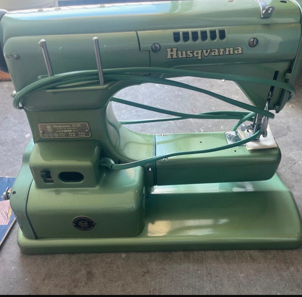 Husqvarna C1 21 Naaimachine met accessoires en koffer, Hobby en Vrije tijd, Ophalen, Gebruikt, Naaimachine, Husqvarna