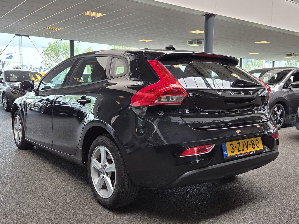 Volvo V40 1.6 D2 Kinetic (bj 2015, automaat), Auto's, Volvo, Gebruikt, Euro 6, 4 cilinders, 700 kg
