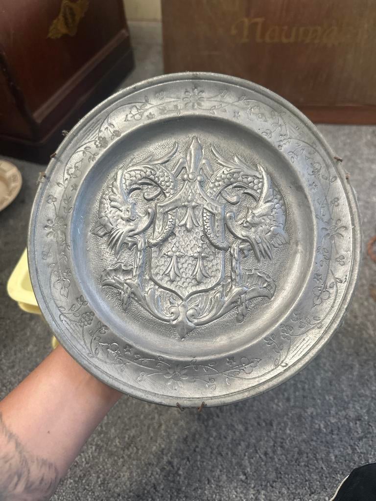 Vintage Europees Tinnen Wandbord met Heraldisch Wapen, Antiek en Kunst, Antiek | Tin, Ophalen