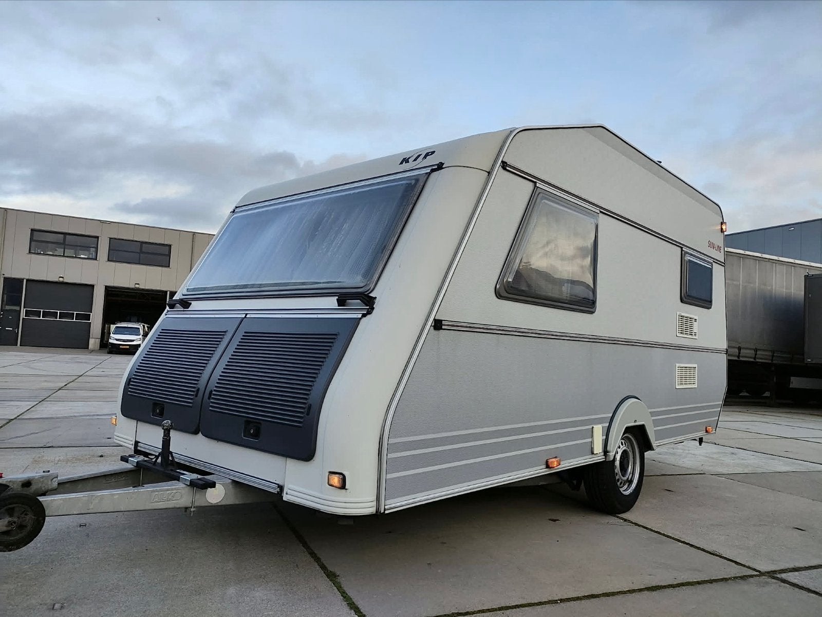 Kip Sun-Line 41 EKL, Caravans en Kamperen, Rondzit, Kip, Omvormbare zithoek, Voortentlamp