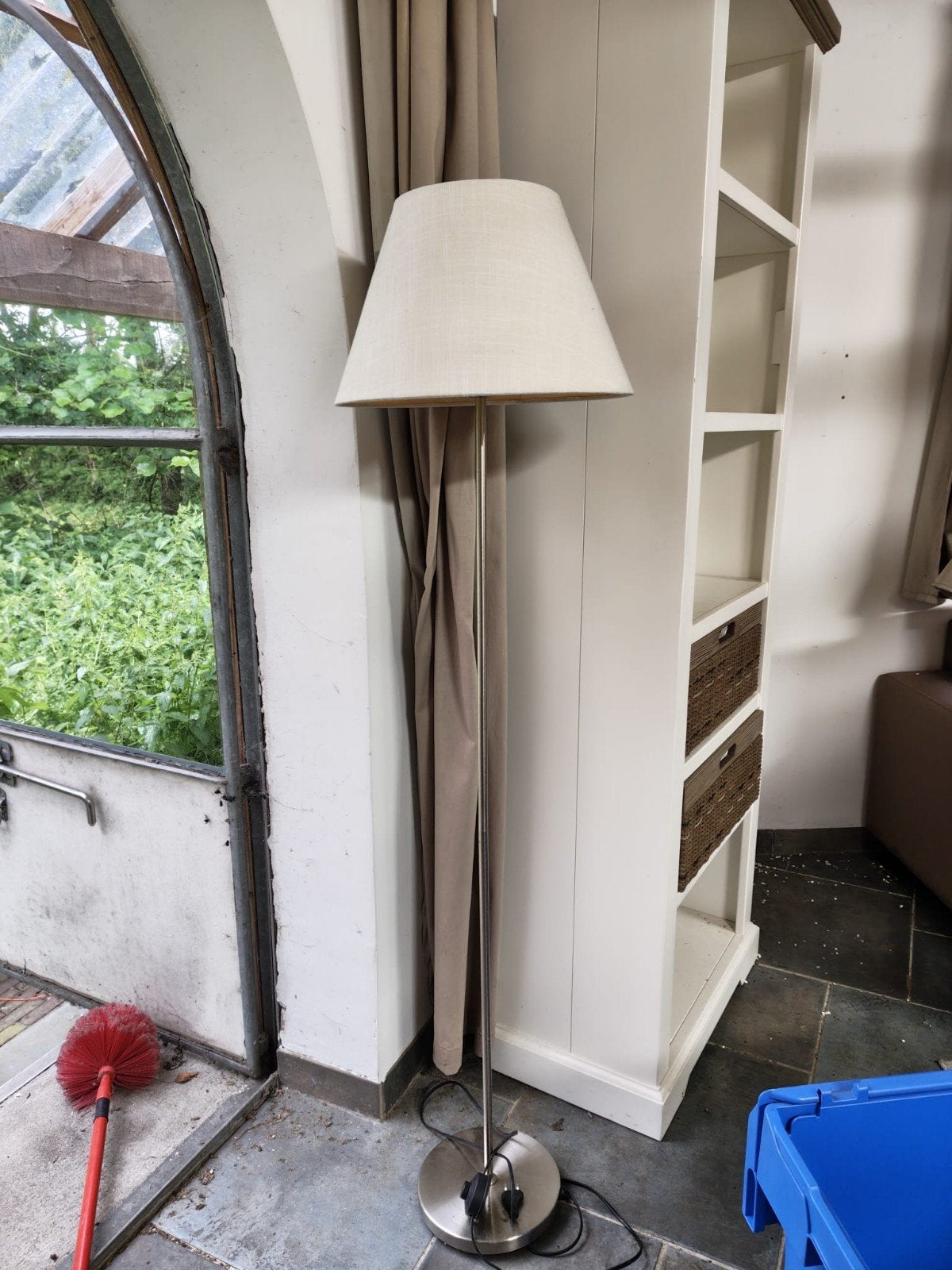 Moderne staande lamp met stoffen kap, Huis en Inrichting, Lampen | Vloerlampen, Gebruikt, 150 tot 200 cm, Metaal, Stof, Ophalen
