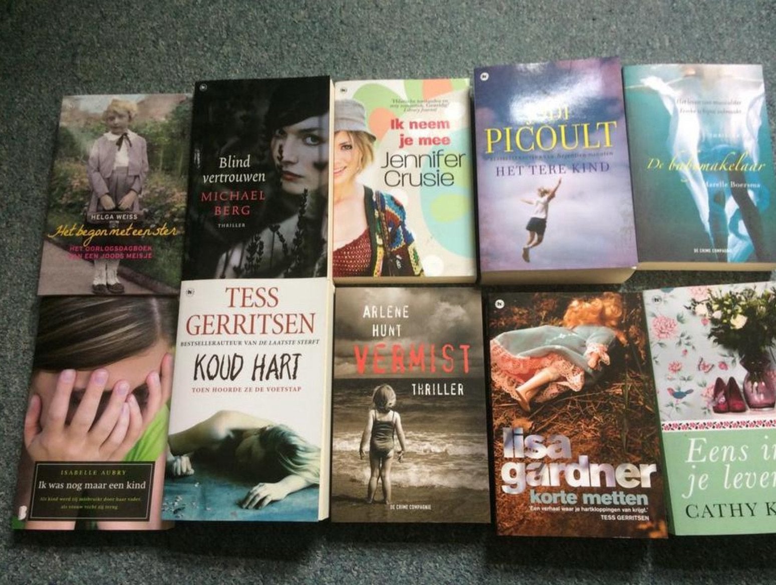 Zomerlezen 10 nieuwe thrillers chicklit voor de prijs van 1, Boeken, Ophalen of Verzenden, Zo goed als nieuw