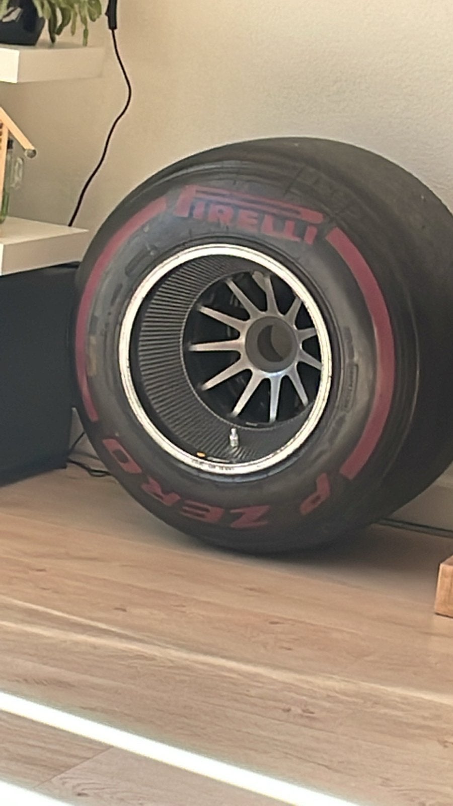 Max Verstappen Formule 1 band met velg en certificaat, Verzamelen, Ophalen, Gebruikt