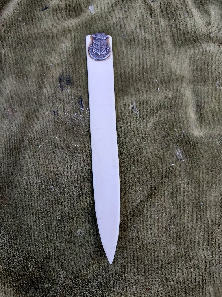 Vintage briefopener met zilveren wapen van Ameland., Verzenden