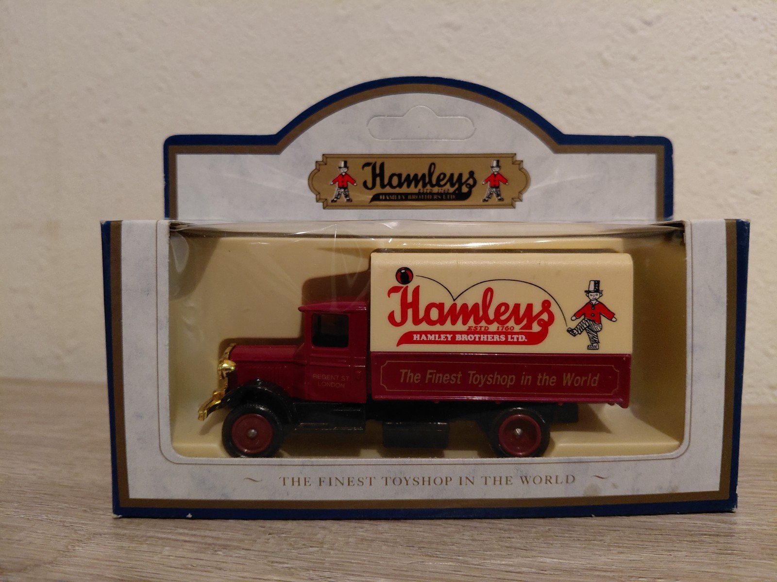 'Hamleys' 1934 Mack Canvas Back Truck, Hobby en Vrije tijd, Modelbouw | Auto's en Voertuigen, Overige merken, Verzenden, Groter dan 1:32