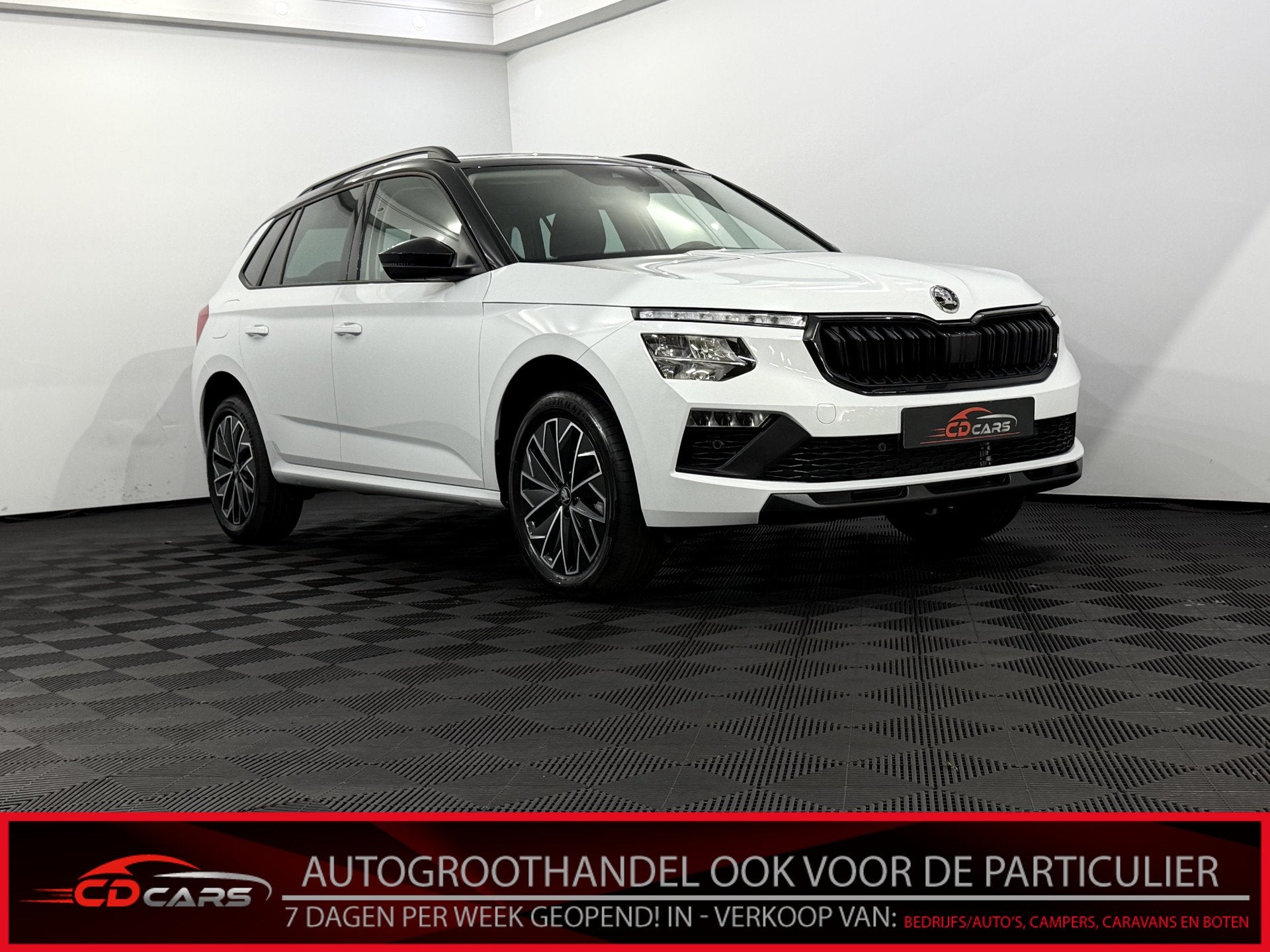 Skoda Kamiq 1.0 TSI Black Pack Camera, Apple carplay, Stoelv, Auto's, Stof, Gebruikt, 116 pk, Wit