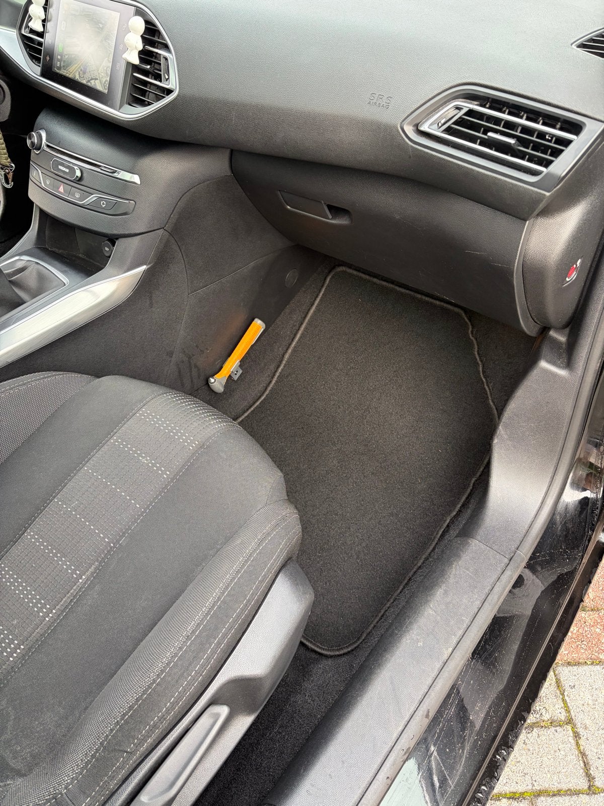 Foto 20 van Peugeot 308 1.2 E-thp 130pk 2015 Zwart LEKT KOELVLOEISTOF