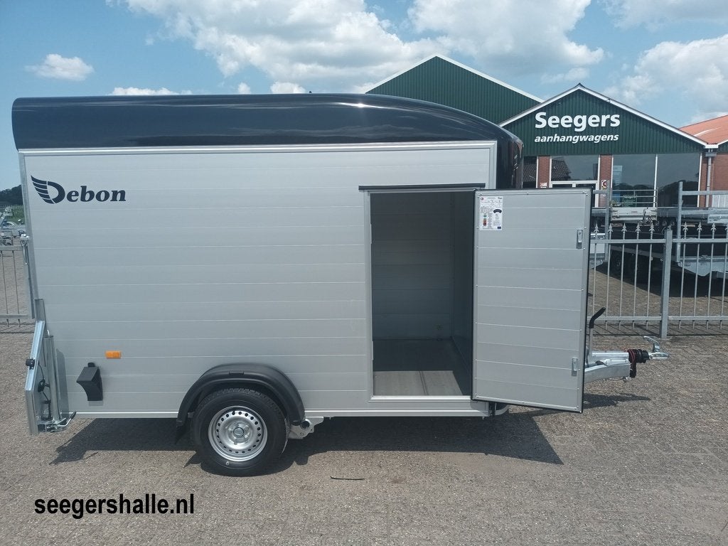 Debon Roadster 400 gesloten aanhangwagen