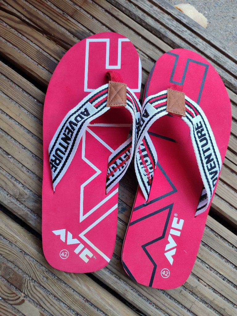 Teenslippers Avic Adventure maat 42, Slippers, Overige kleuren, Nieuw, Ophalen of Verzenden