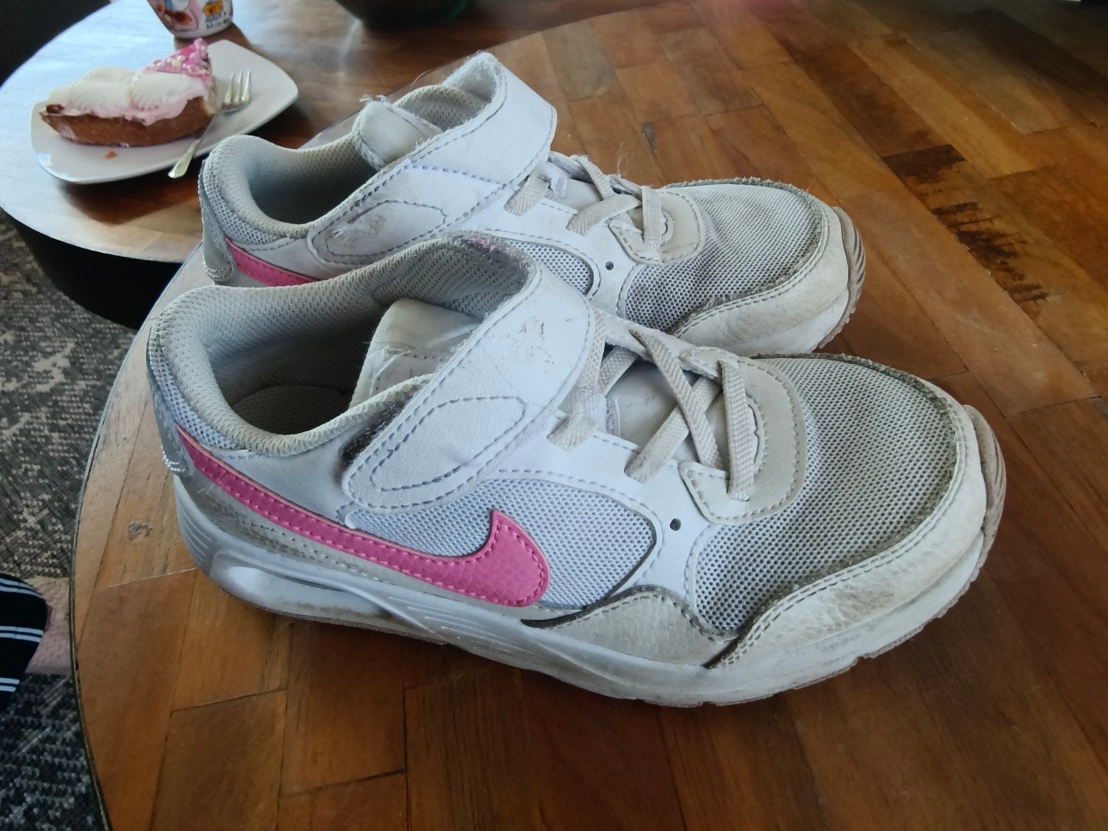 Nike sneakers maat 32 - Gebruikt, Kinderen en Baby's, Kinderkleding | Schoenen en Sokken, Ophalen, Gebruikt, Nike, Jongen of Meisje