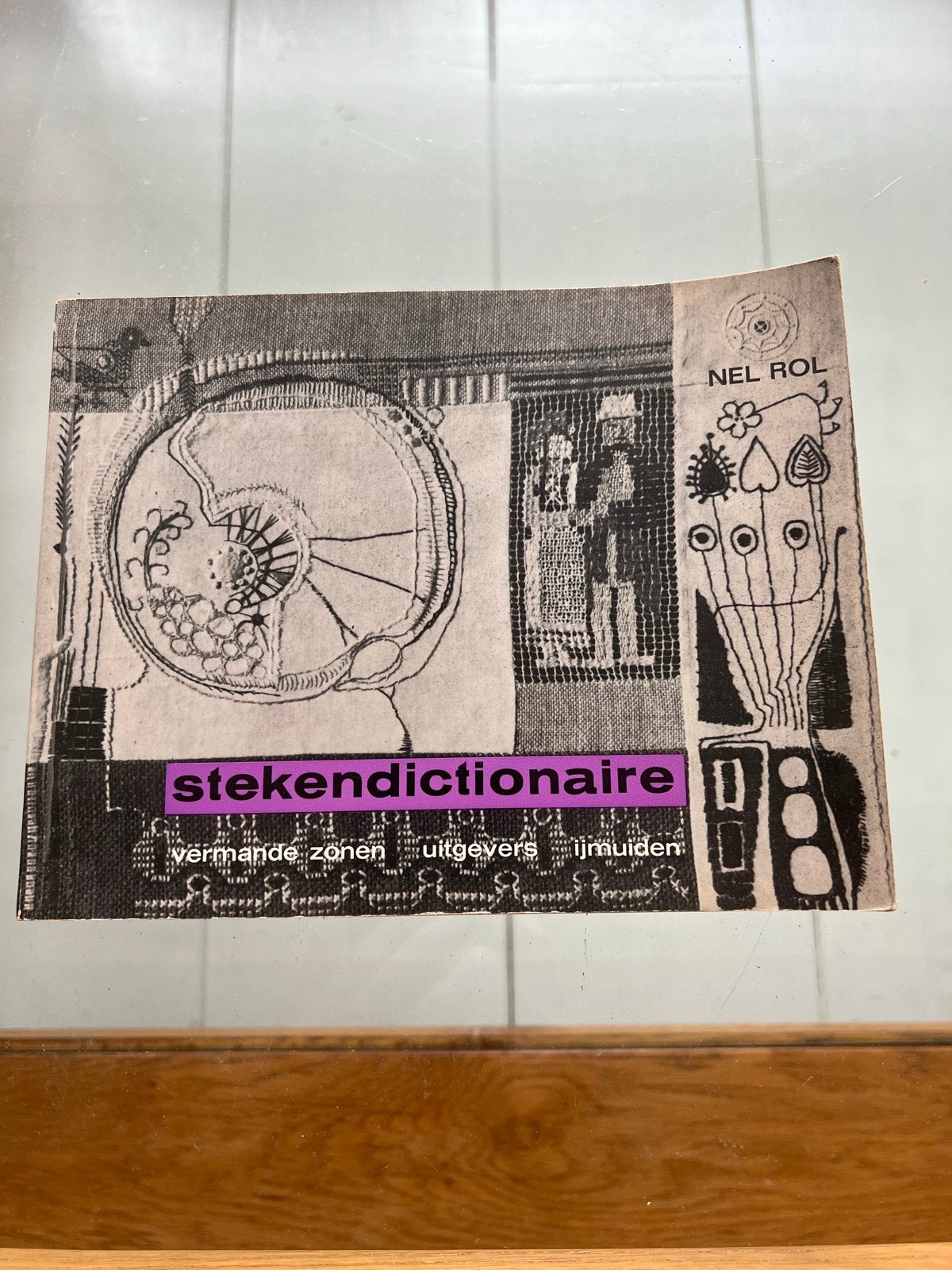 Stekendictionnaire Borduursteken en Borduurtechnieken, Boeken, Ophalen of Verzenden, Gelezen, Borduren en Naaien