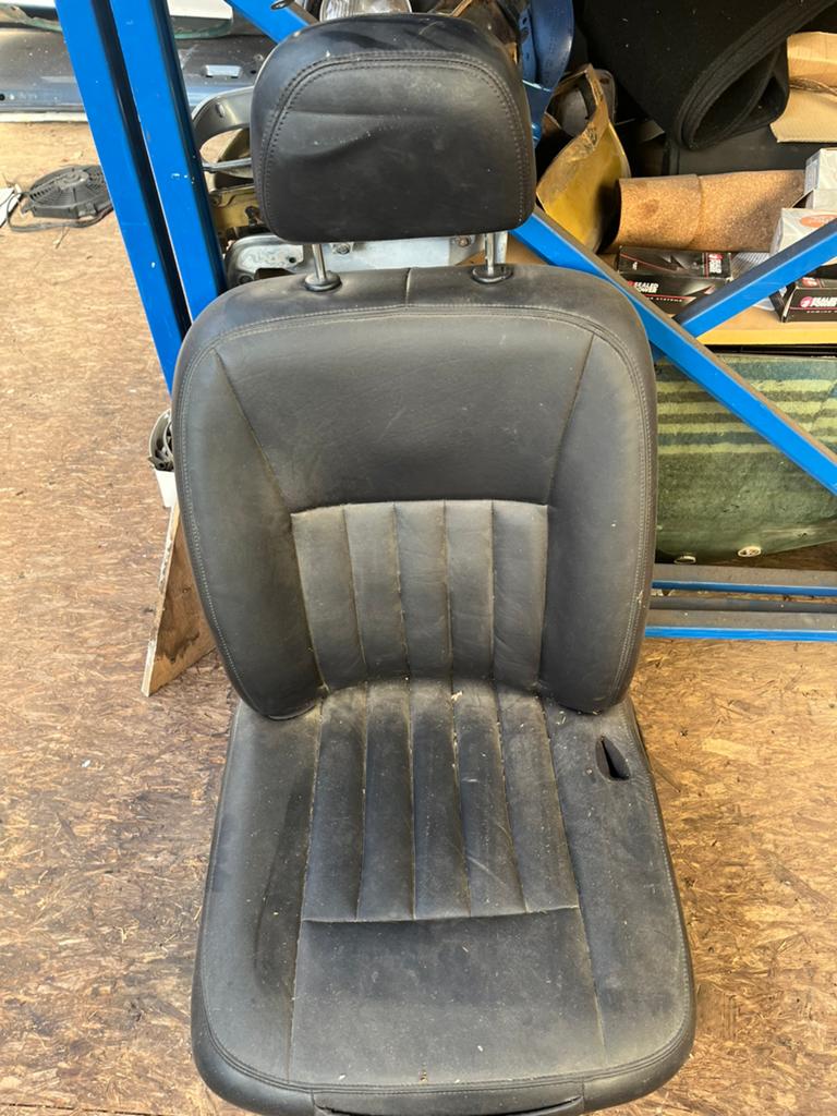 Twee voorstoelen uit een usa Ford, Auto-onderdelen, Interieur en Bekleding, Ophalen, Amerikaanse onderdelen
