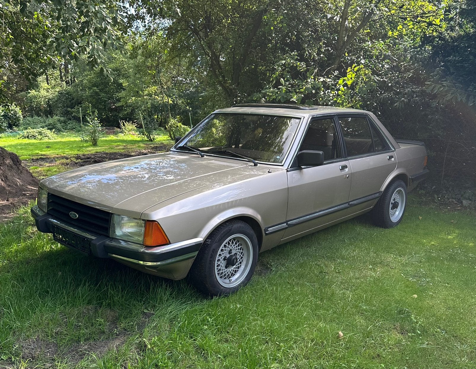 Ford granada 2.8i front spoiler gezocht, Auto-onderdelen, Ophalen, Achterklep, Voor, Nieuw