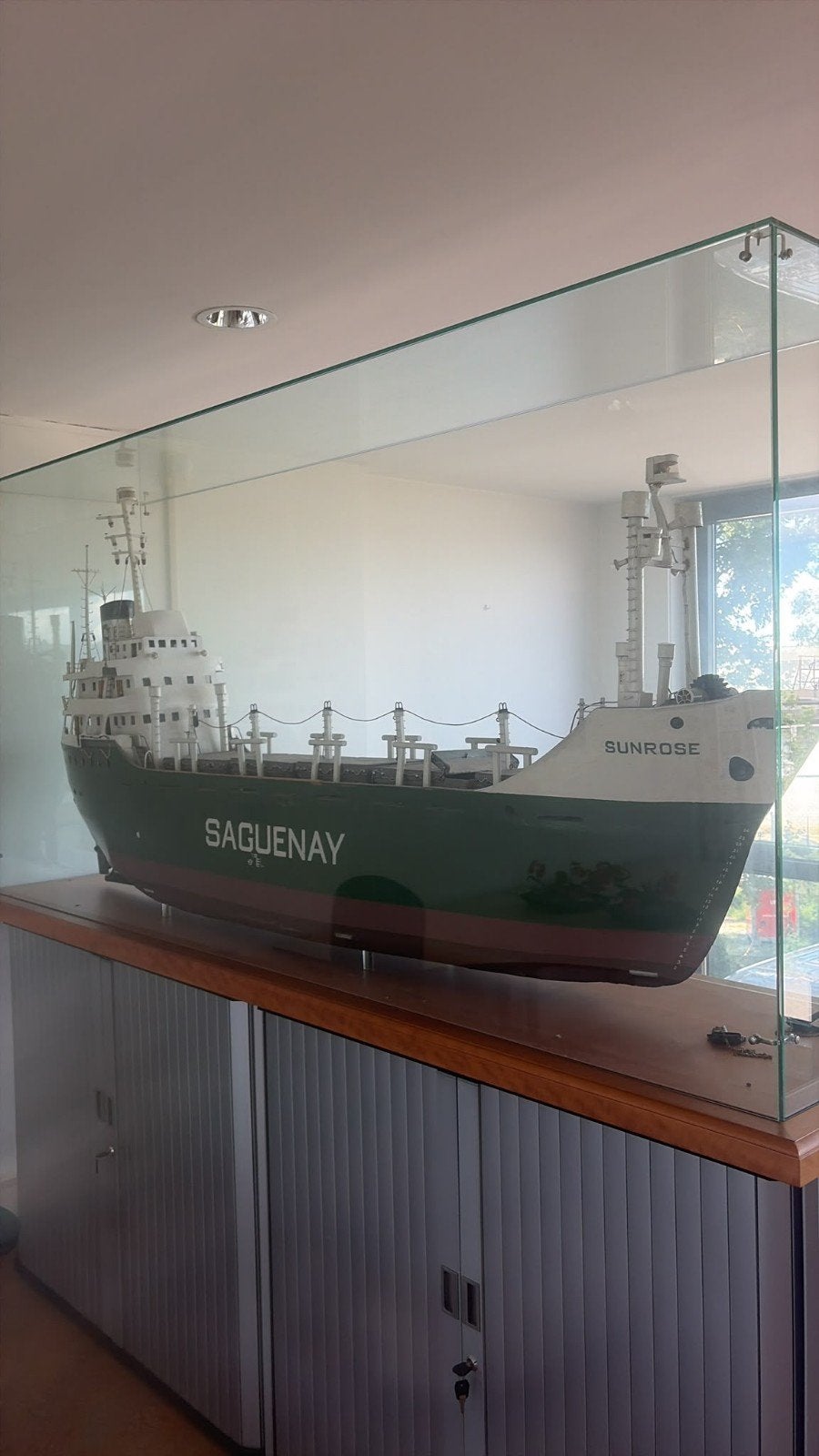 schaalmodel van het vrachtschip SAGUENAY inclusief kijkkas, Ophalen of Verzenden, Gebruikt, Motorboot, Schaalmodel